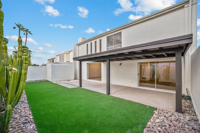 Building Photo - 6814 N 72nd Pl