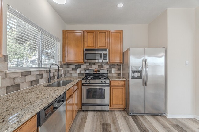 Building Photo - 20702 Settlers Lake Cir N