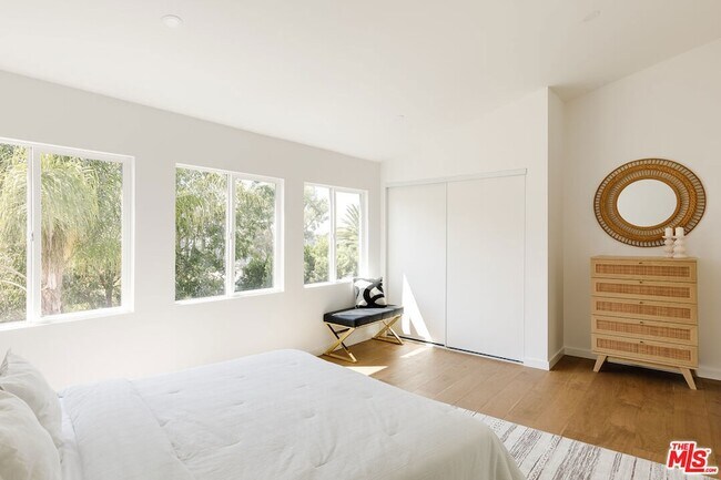 Building Photo - 4879 Hartwick St