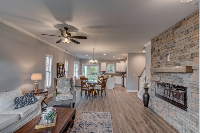 Building Photo - 124 White Pine Ct