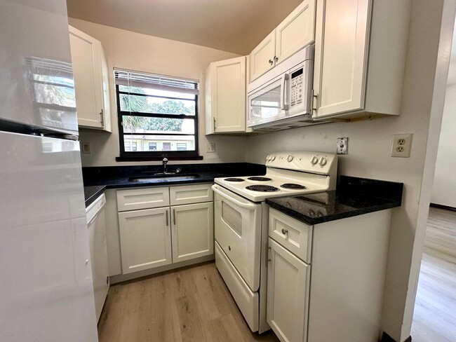 Building Photo - 1244 N Haverhill Rd