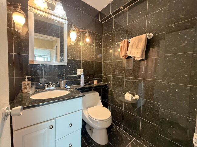 Building Photo - 1150 N Lake Shore Dr