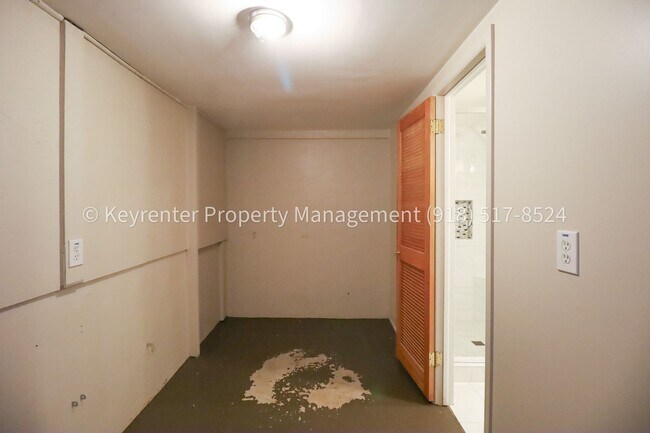 Building Photo - LOCATION LOCATION LOCATION!! Brookside Gem Available Immediately!