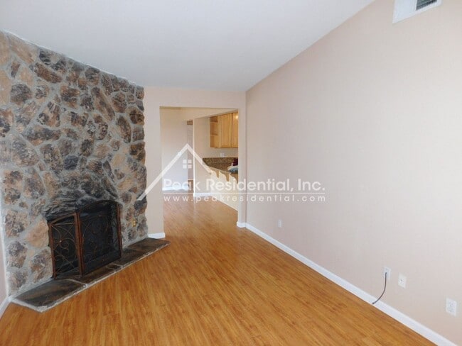 Building Photo - Updated 2bd/1ba North Highlands Duplex with Garage
