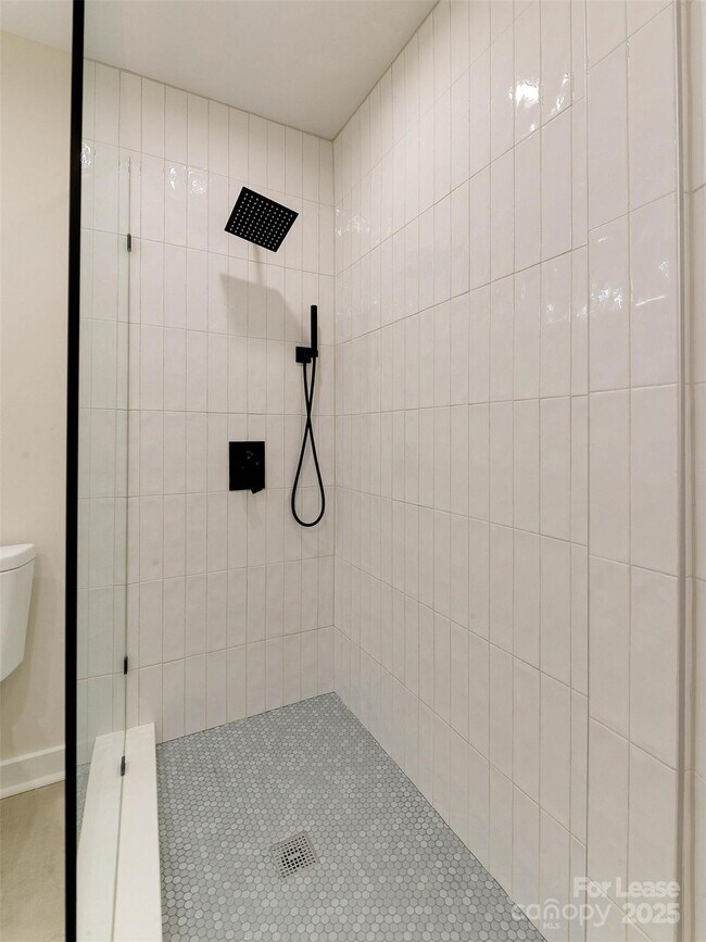 Building Photo - 2721 Mayflower Rd