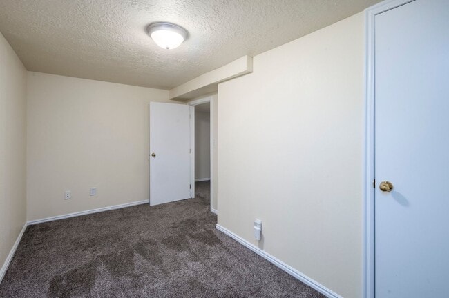 Building Photo - Newly Updated Liberty Wells Duplex!!
