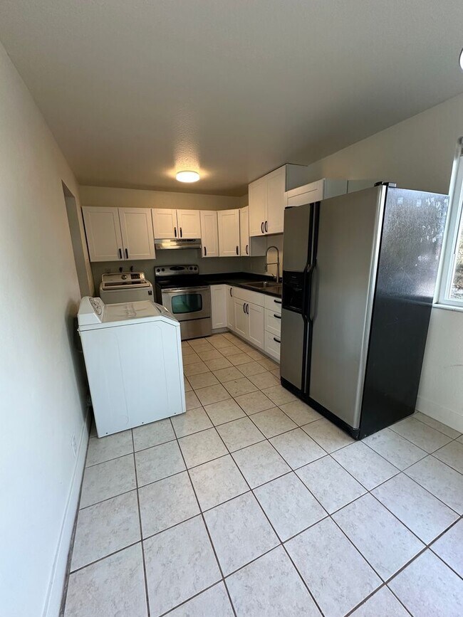 Building Photo - GET $500 OFF IF YOU MOVE IN BY FEB 20TH!!!