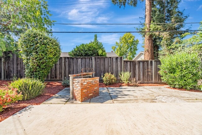 Building Photo - Charming 3-Bedroom 2-Bathroom Campbell Home
