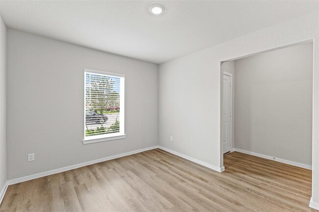 Building Photo - 8019 Camphor Ct