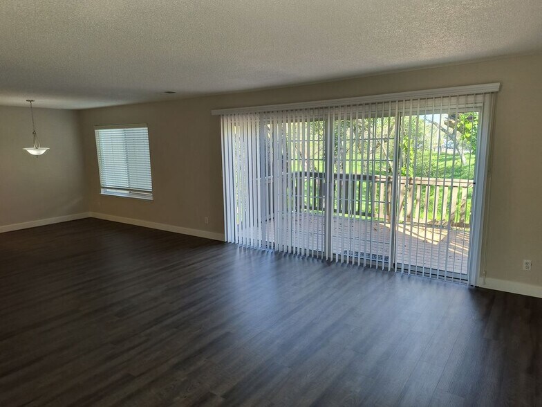 Building Photo - 6805 Castillo Ct
