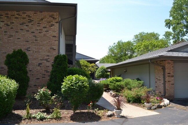 Building Photo - Private entry, Park-Like setting