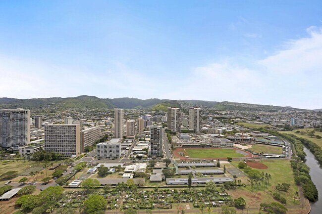 Building Photo - 2121 Ala Wai Blvd