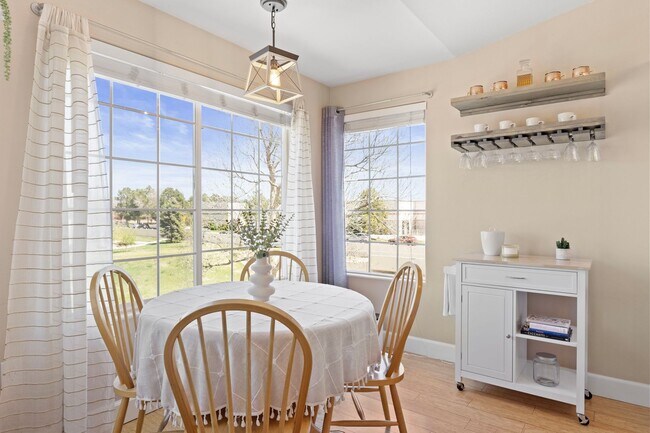 Building Photo - Best 2 Bed, 2 Bath Condo in Willow Ranch.