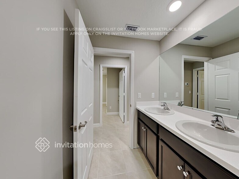 Building Photo - 1022 SW Alexandria Ave