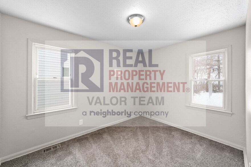 Building Photo - CMHA Ready - Newly Renovated 4bd/1 bath Co...