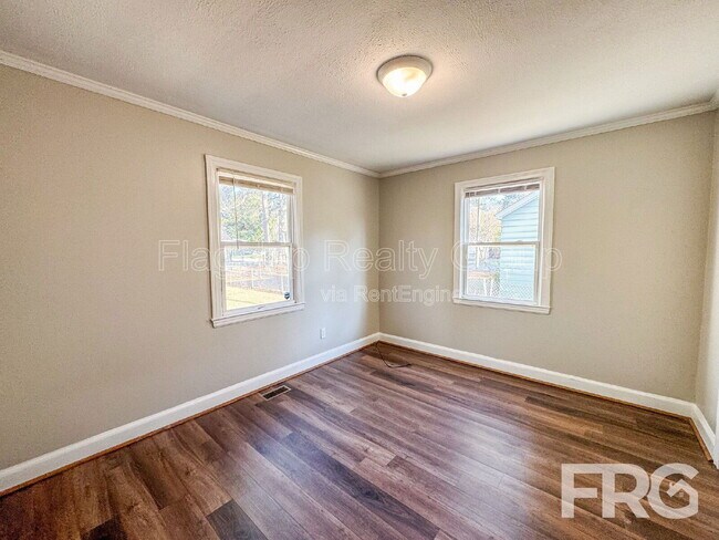 Building Photo - 611 Rudolph St