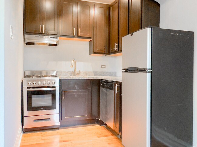 Building Photo - 4742 N Hermitage Ave