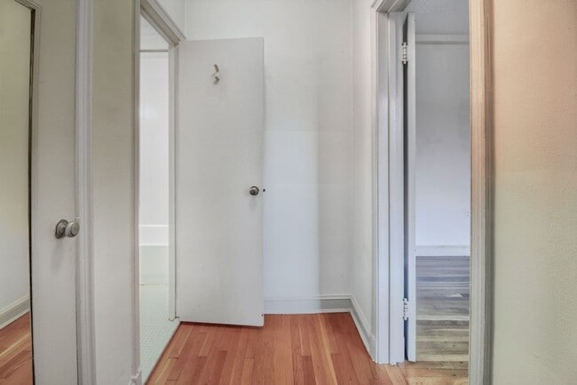 Building Photo - Spacious 1BR/1BA in Fabulous Cathedral Heights neighborhood!