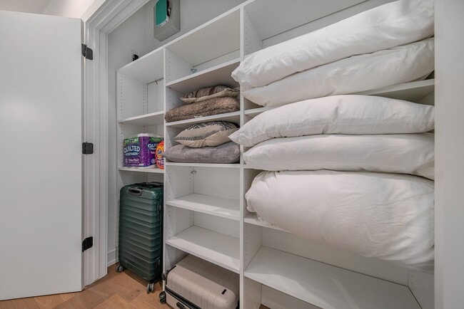 Building Photo - 2805 Brush St