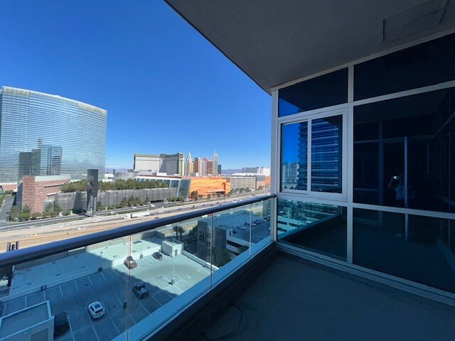 Building Photo - 4525 Dean Martin Dr