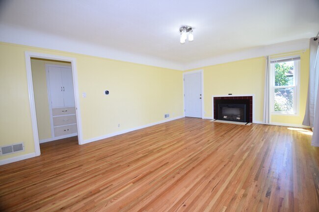 Building Photo - 10744 SE 29th Ave