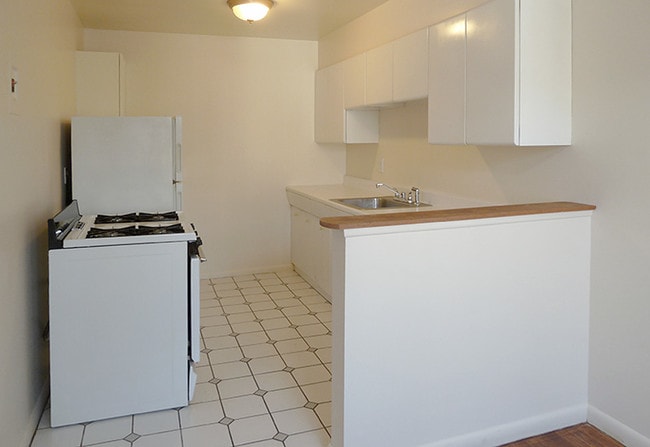 Building Photo - The Jerrilou  Apartments