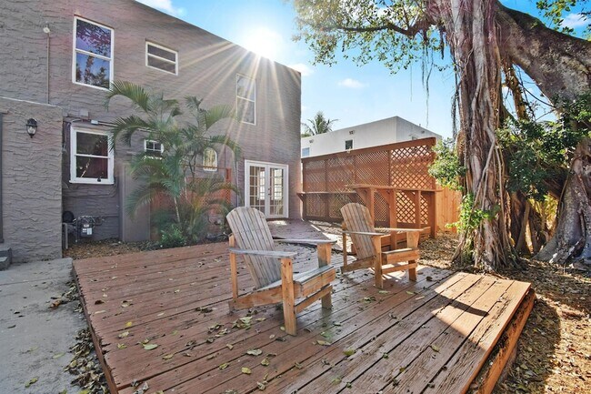 Building Photo - 310 Columbia Dr