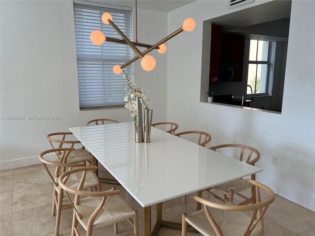 Building Photo - 3340 NE 190th St