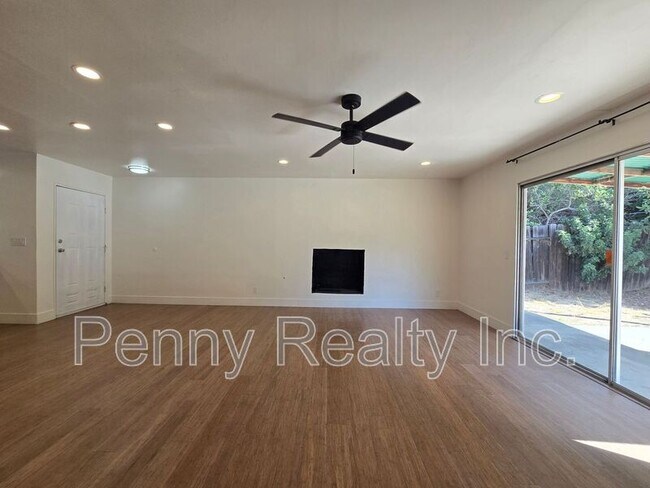 Building Photo - 6046 Reo Pl