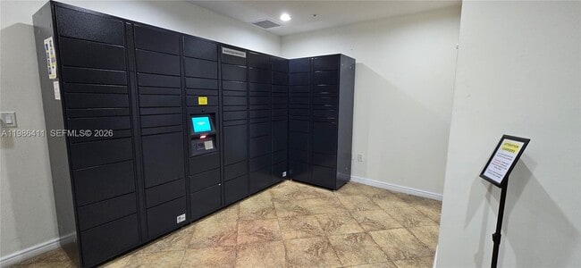 Building Photo - 347 N New River Dr E