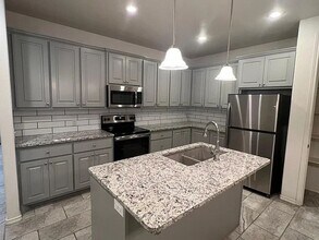 Building Photo - Gorgeous 3 Bed | 2 Bath | 2 Car Garage Now Preleasing for August 2026!