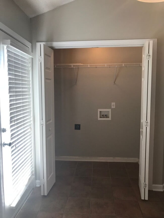 Building Photo - Olive Branch - 3 Bedroom, 2 Full bath Split Plan with Patio and Wood Privacy Fenced in Yard - Ove...