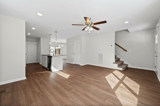 Building Photo - 839 Cumberland Dr