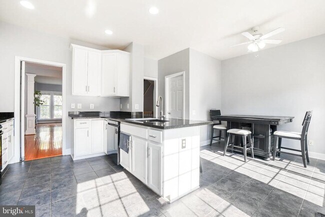Building Photo - 14899 Potomac Branch Dr