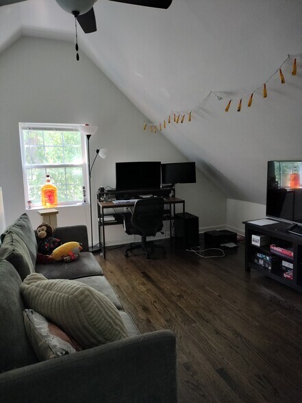 Bedroom 3 - 3046 N Leavitt St