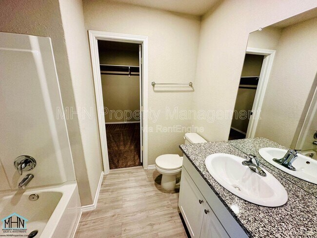 Building Photo - 9007 Little Hoss