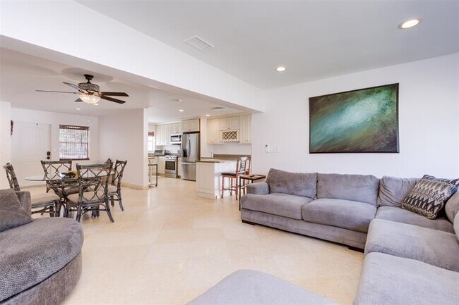 Building Photo - 936 NE 26th Ave