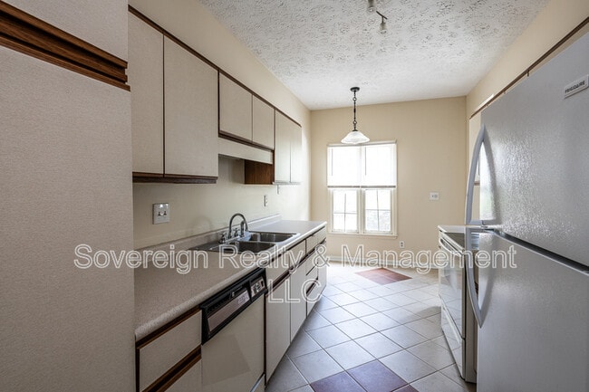 Building Photo - 4028 Elm St