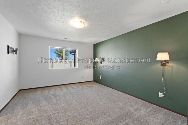 Building Photo - 10326 W Salmonberry
