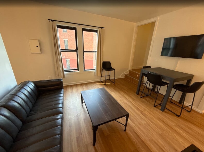 Building Photo - 48 Oak Ter