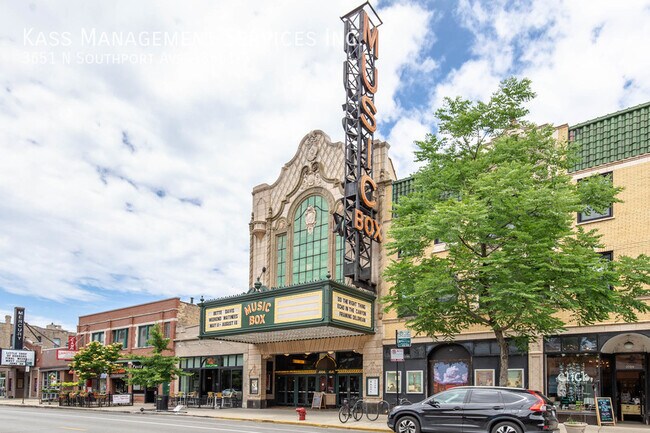 Building Photo - Newer Construction Prime Southport Corrido...