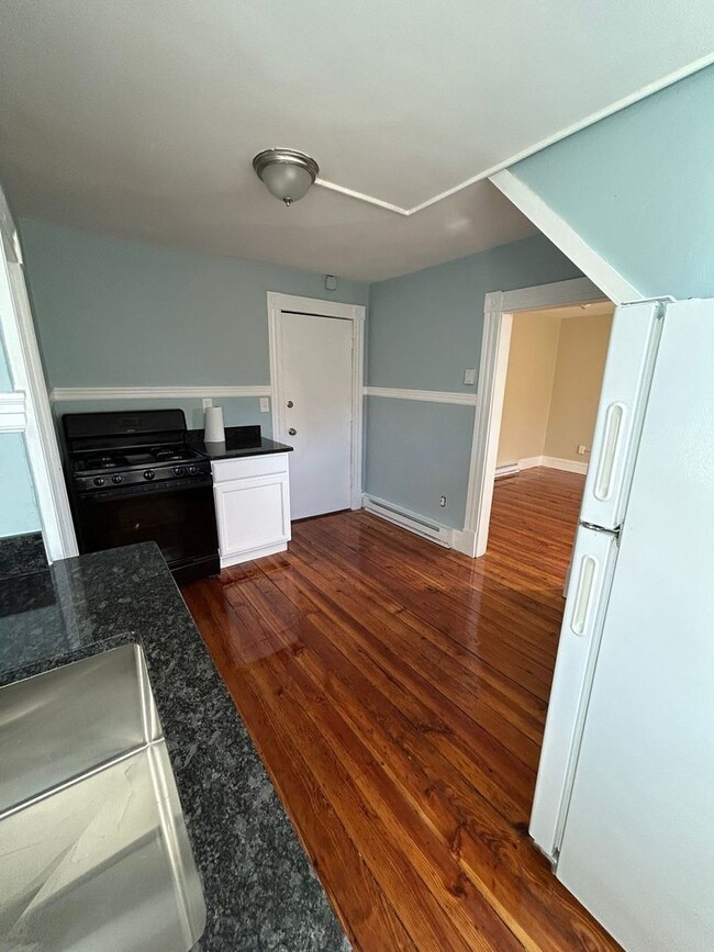 Building Photo - Charming 1-Bedroom Apartment in Russell, MA