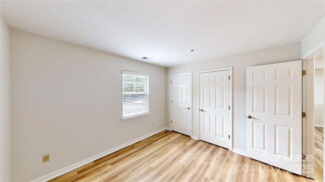 Building Photo - 525 Olmsted Park Pl