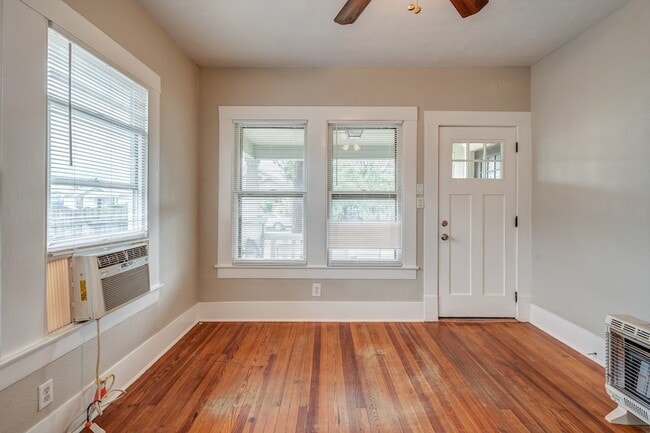 Building Photo - 115 Goldenrod St