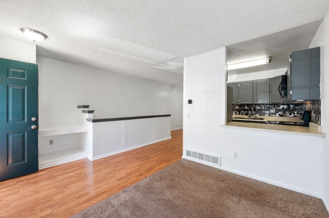 Building Photo - 11590 Community Center Dr
