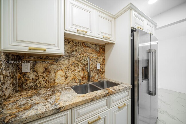 Building Photo - 7105 Miami Lakes Dr