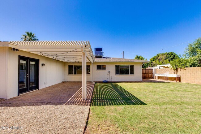 Building Photo - 5002 E Mitchell Dr
