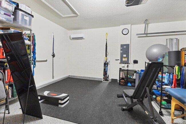 Building Photo - 3293 Hilltop Cir