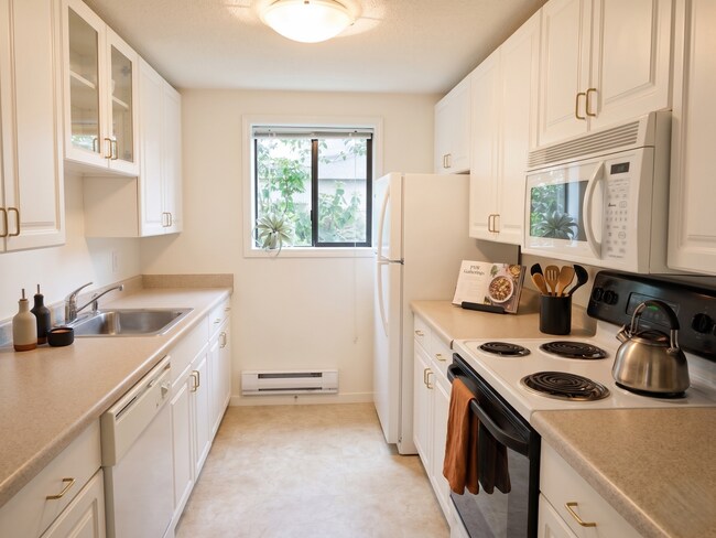 Building Photo - Queen Anne 1-Bedroom Apartment for Rent |  Pet Friendly & On-Site Laundry in Quiet 4-Unit Building