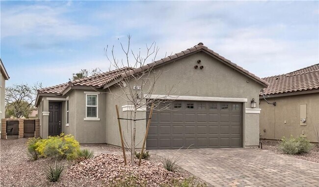 Building Photo - Beautiful Single-Story Home with Pool & Private Backyard Oasis